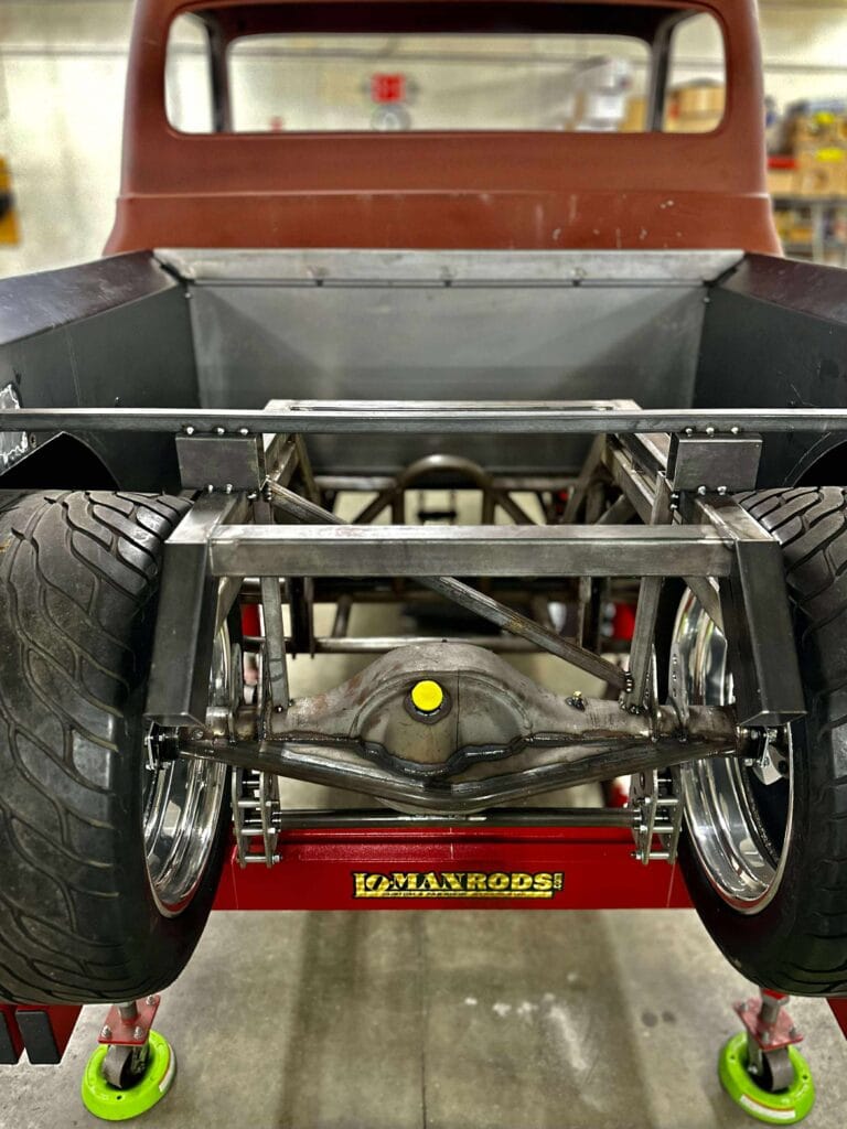 9-inch, links, and tubs visible from the bed