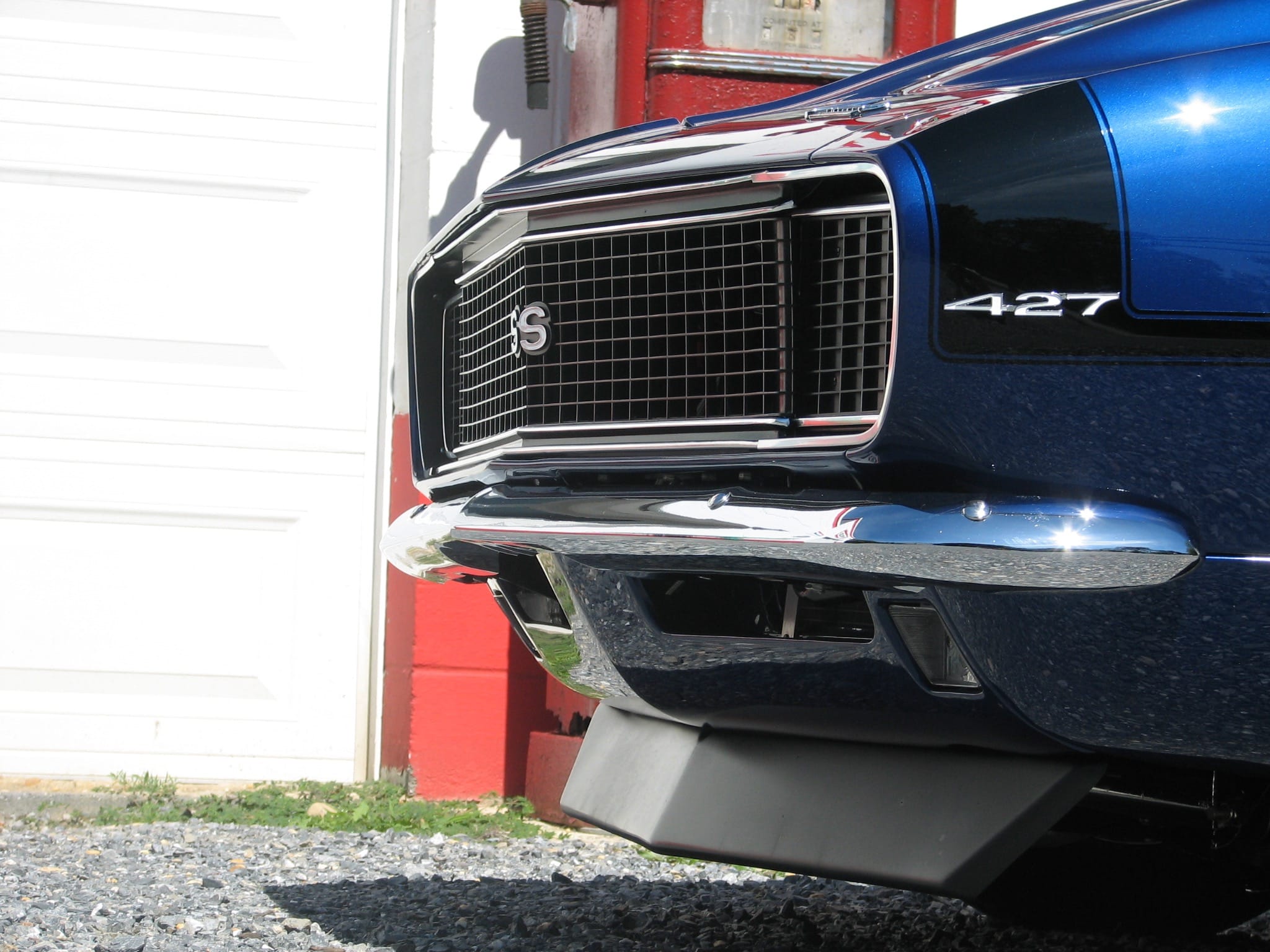 Close-up of SS grille and 427 fender badge on a blue 1968 Chevrolet Camaro